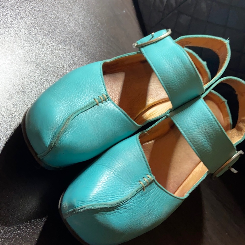 Fluevog Guide. Turquoise.  Hard to Find.